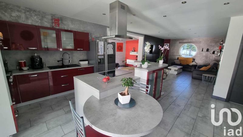 Maison - 238 m² - 6 pièces