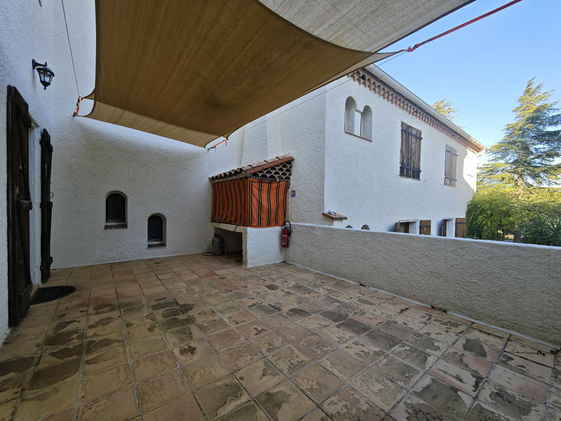 Maison - 410 m² - 9 pièces