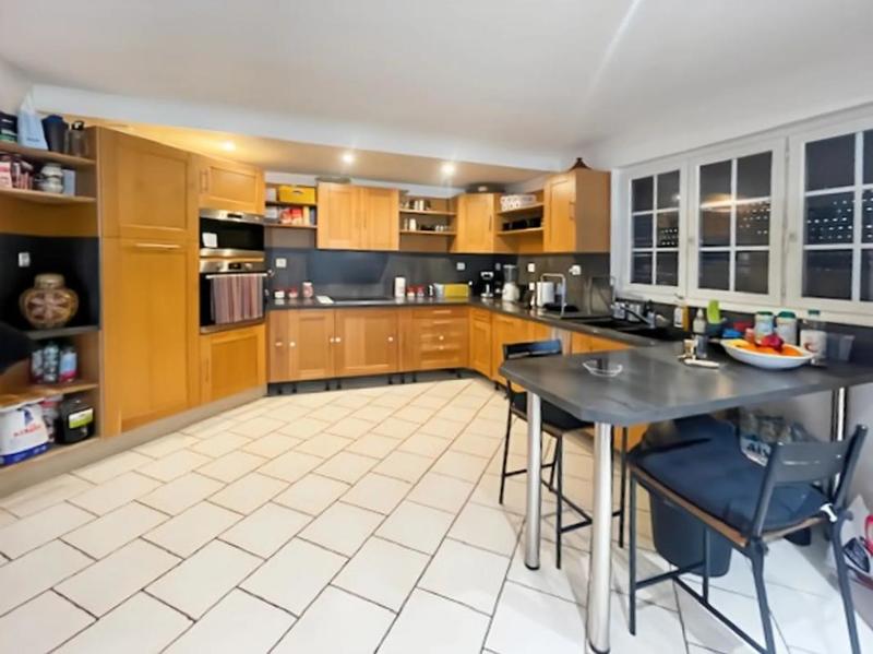 Maison - 235 m² - 7 pièces