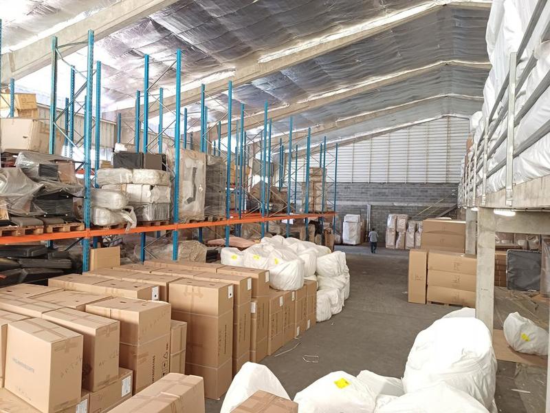 Entrepôt - 1 950 m²