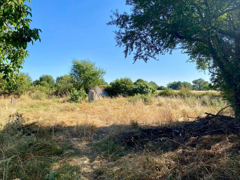 Terrain constructible - 1 078 m²