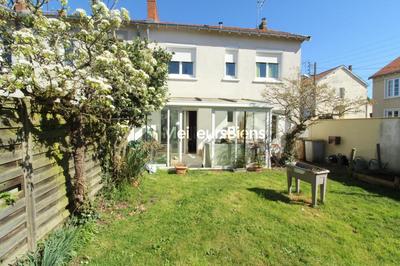 Maison - 93 m² - 5 pièces