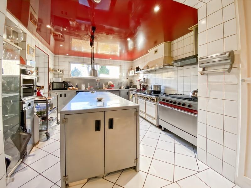 Propriété - 657 m² - 16 pièces