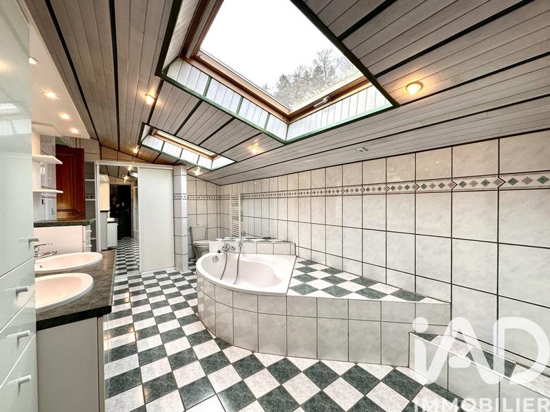 Maison - 187 m² - 8 pièces