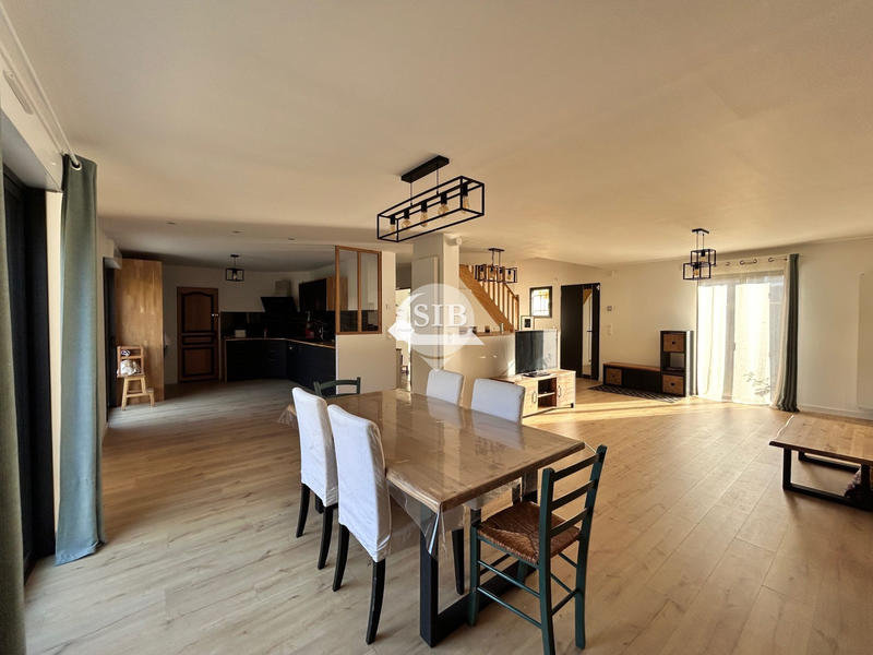 Maison - 168 m² - 8 pièces