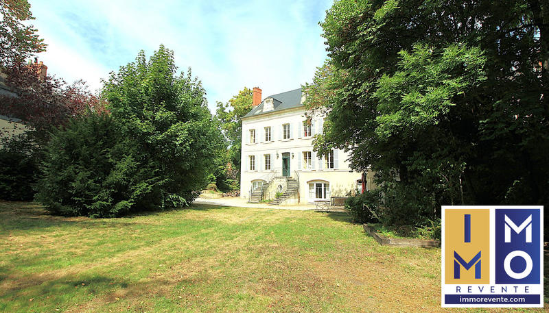 Maison - 458 m² - 11 pièces