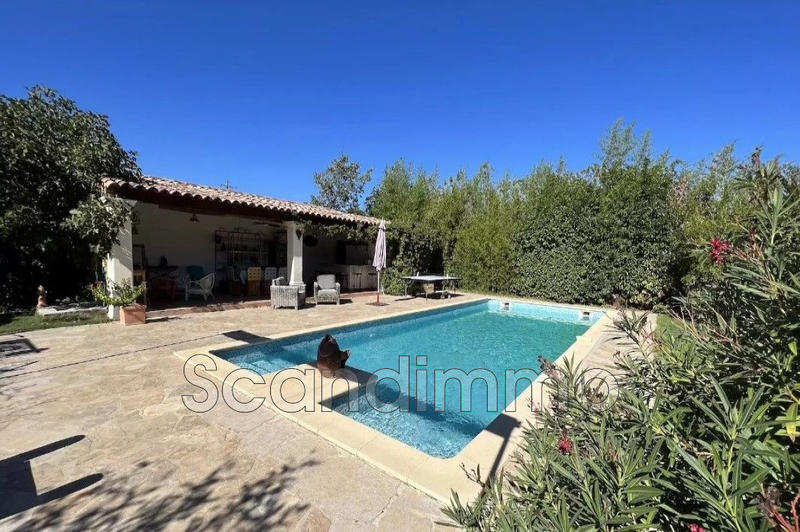Villa - 213 m² - 6 pièces