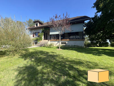 Villa - 215 m² - 8 pièces