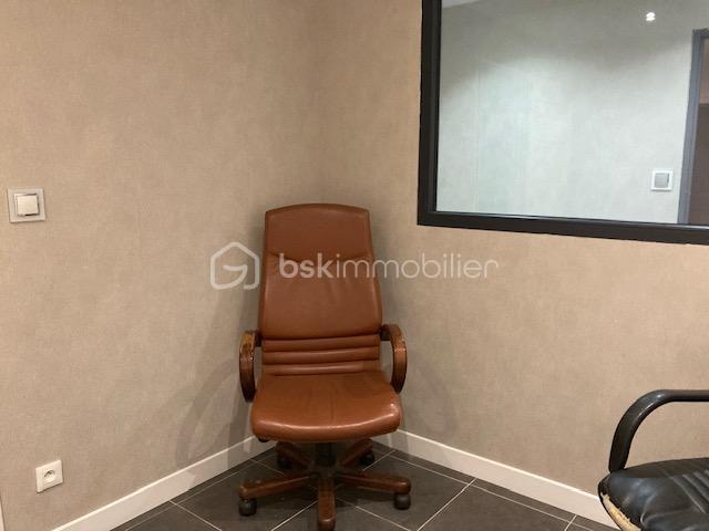 Local commercial - 133 m² - 7 pièces