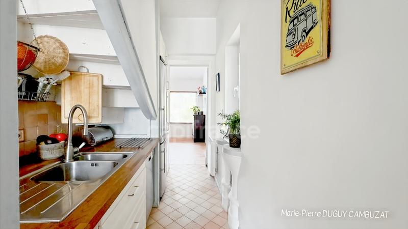 Maison - 208 m² - 9 pièces
