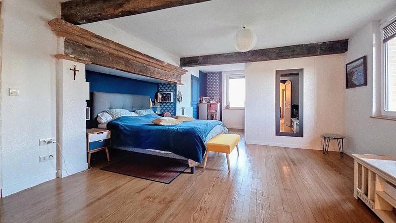 Maison - 330 m² - 9 pièces