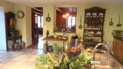 Maison - 202 m² - 9 pièces