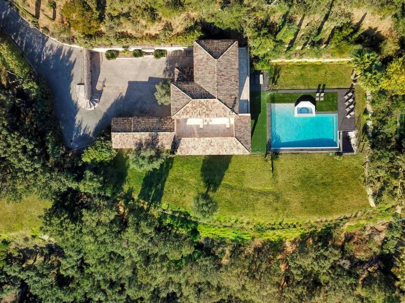 Villa - 303 m² - 6 pièces