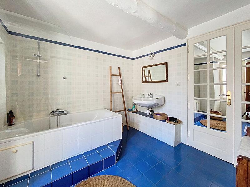 Mas - 400 m² - 13 pièces