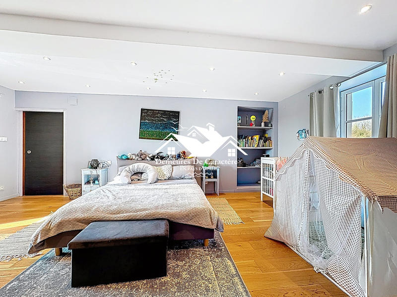 Maison - 318 m² - 12 pièces