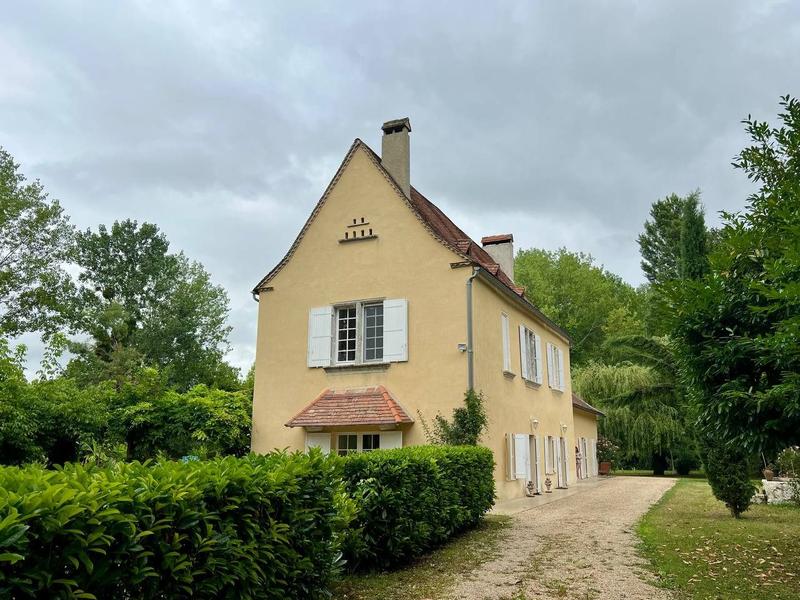 Maison traditionnelle - 286 m² - 13 pièces