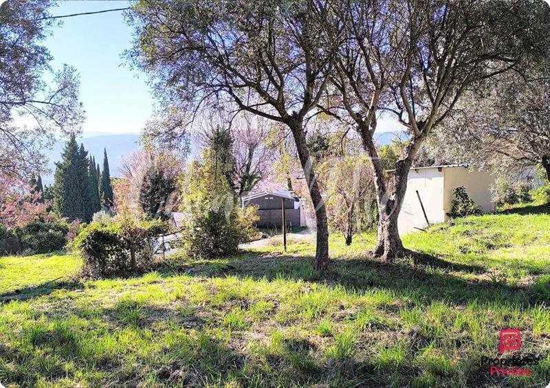 Terrain constructible - 1 000 m²