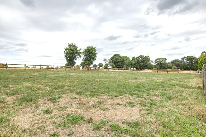 Maison - 215 m² - 8 pièces