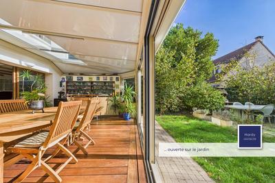 Maison - 266 m² - 9 pièces