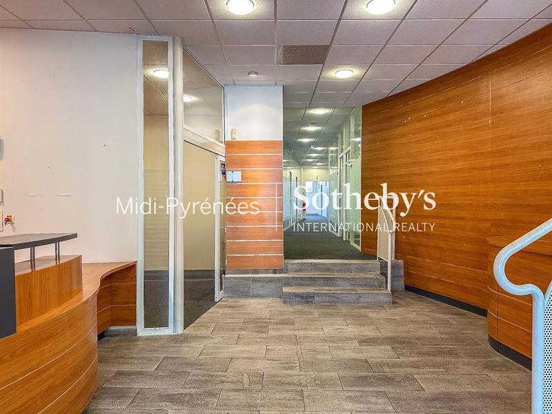 Local d'activités - 317 m²