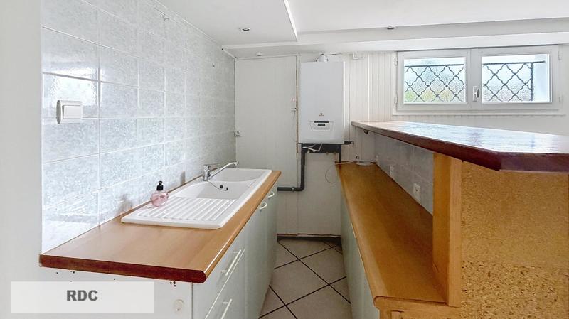 Maison - 220 m² - 8 pièces