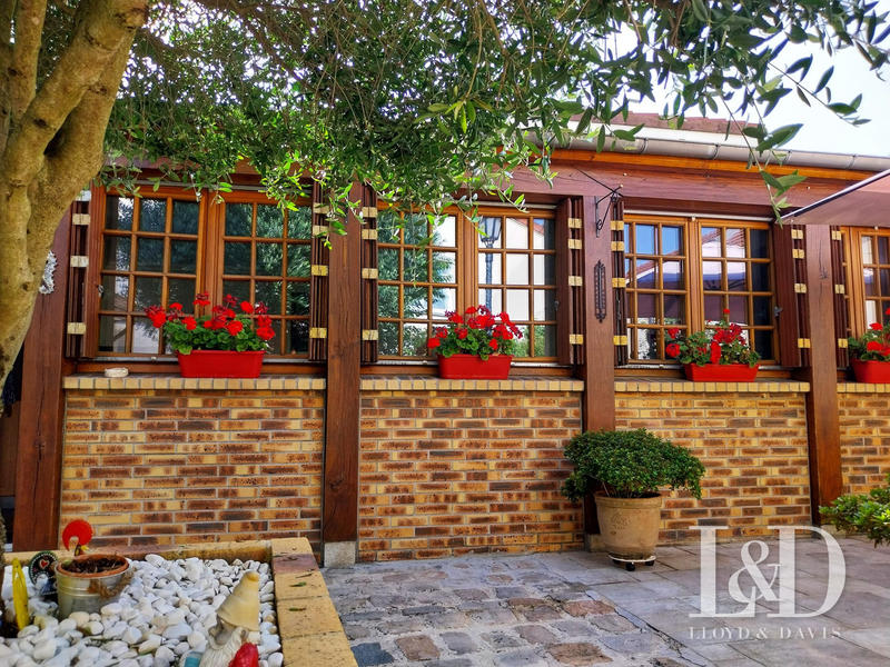 Maison - 540 m² - 14 pièces