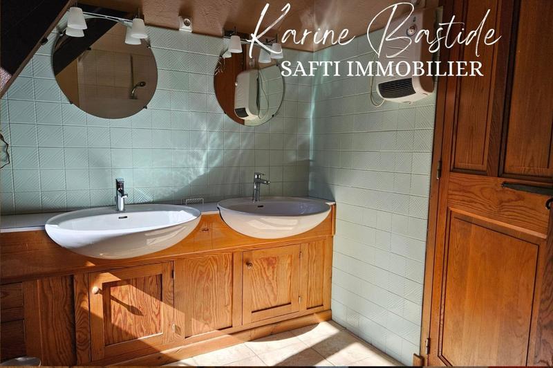 Maison - 240 m² - 11 pièces