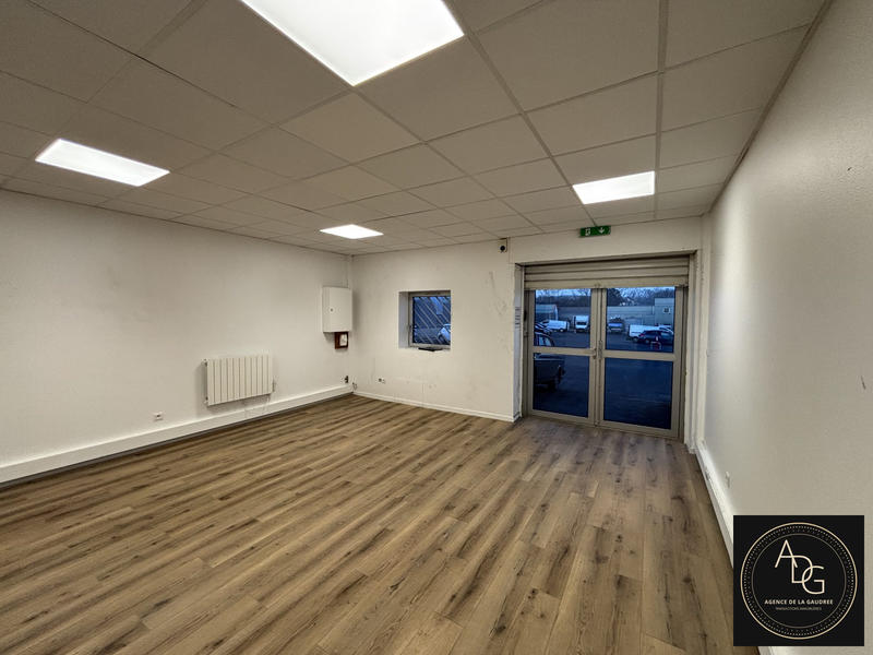 Local commercial - 120 m² - 3 pièces