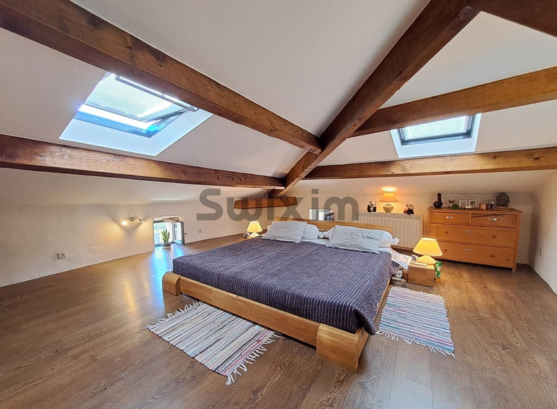 Maison - 228 m² - 5 pièces