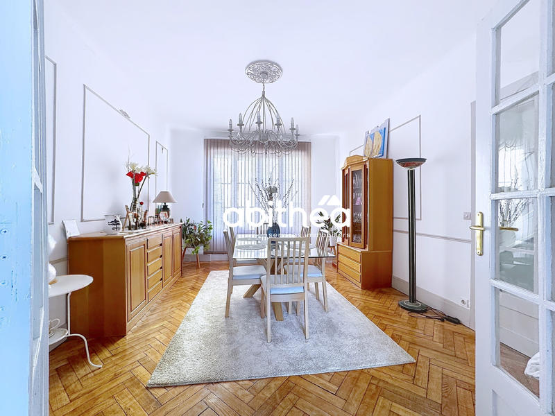 Maison - 318 m² - 8 pièces