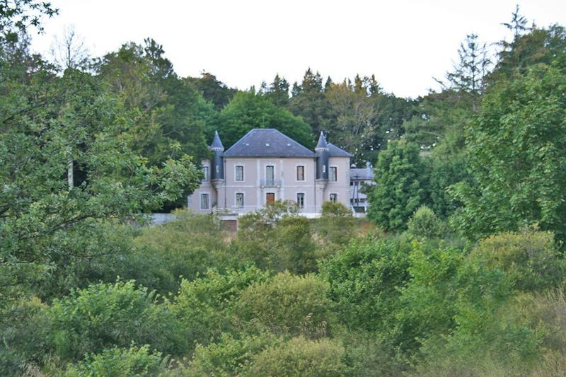 Propriété - 648 m² - 16 pièces