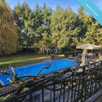 Maison - 484 m² - 7 pièces