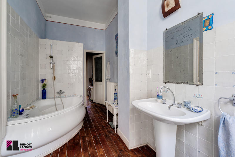 Maison - 216 m² - 8 pièces