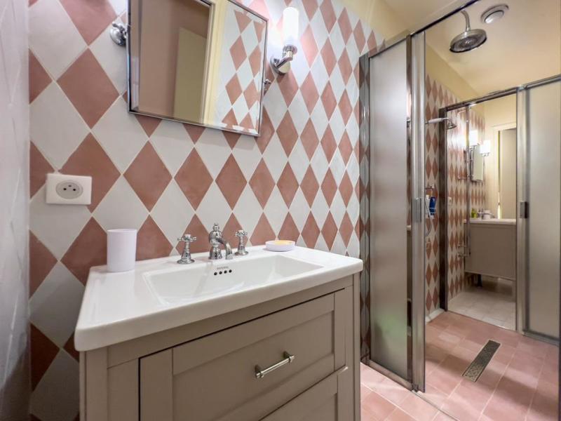 Appartement bourgeois - 231 m² - 10 pièces