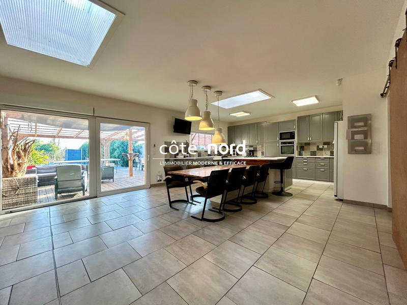 Maison - 248 m² - 8 pièces