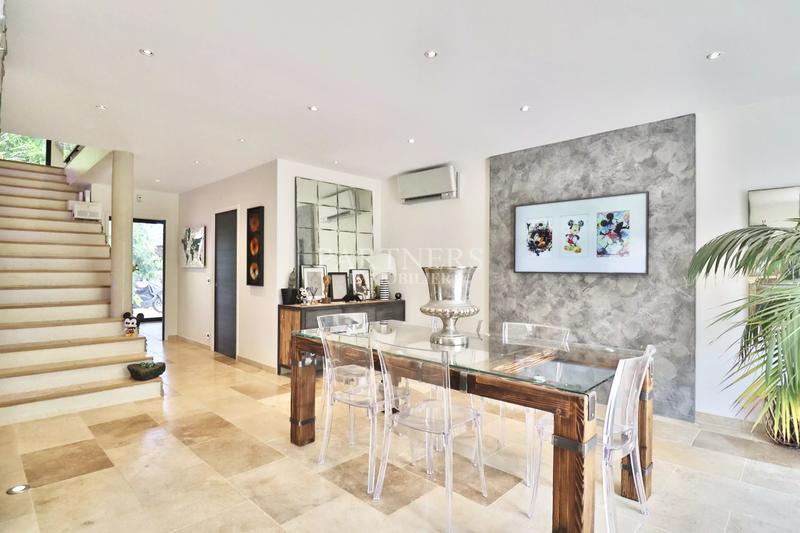 Villa - 280 m² - 8 pièces