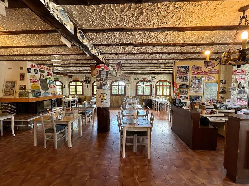 Appartement - 1 800 m² - 25 pièces