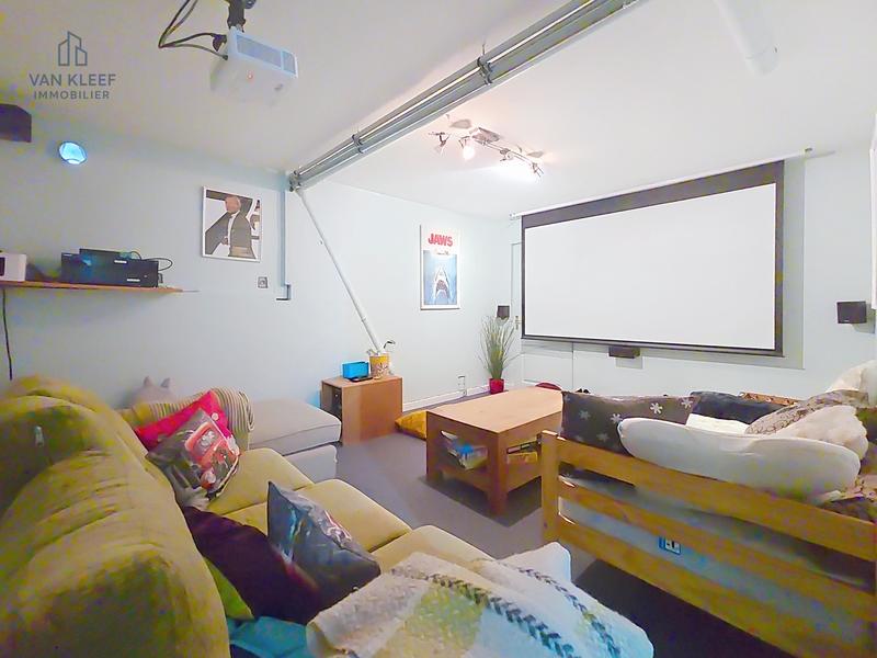 Maison traditionnelle - 180 m² - 7 pièces