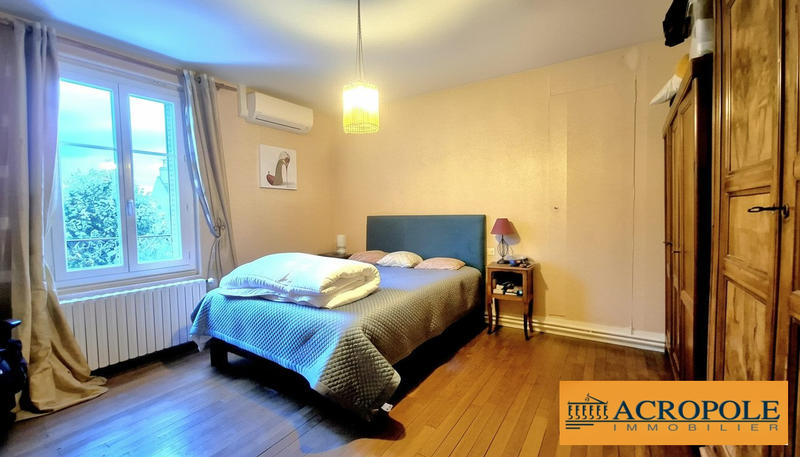 Maison - 240 m² - 9 pièces