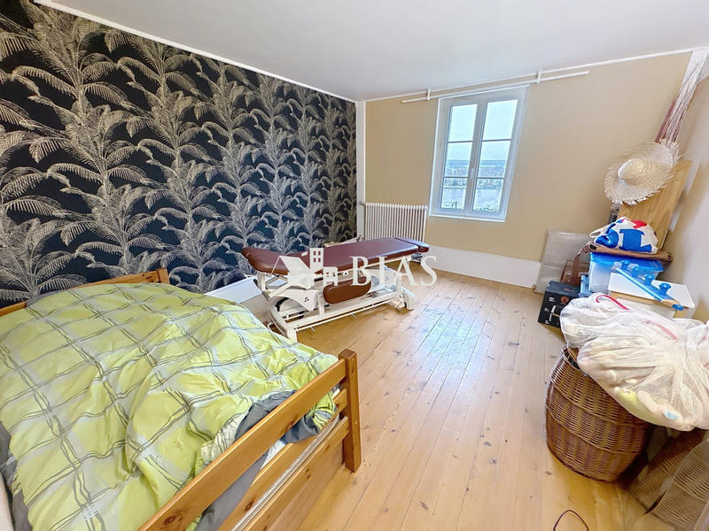 Maison - 246 m² - 9 pièces