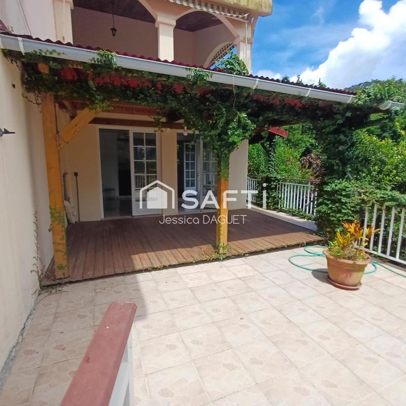 Maison - 250 m² - 8 pièces