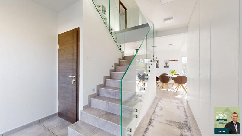 Maison - 222 m² - 7 pièces