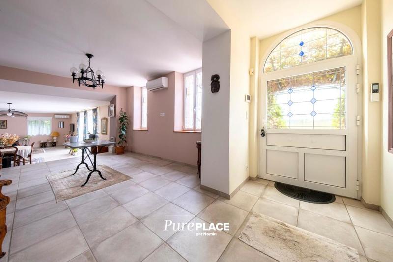 Maison - 334 m² - 8 pièces
