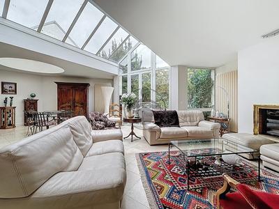 Maison - 280 m² - 9 pièces