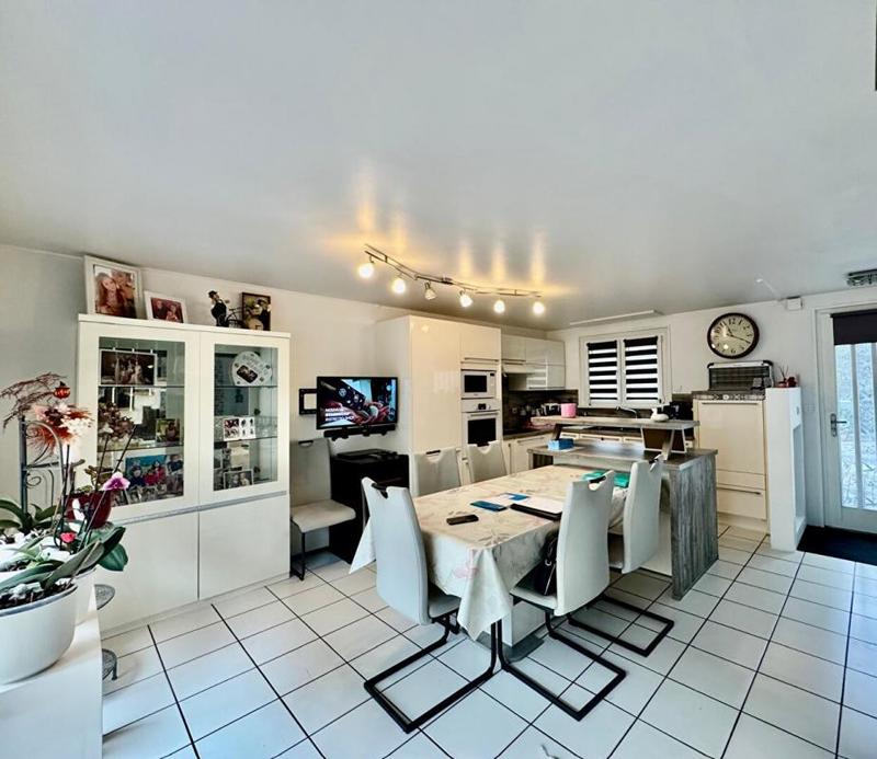 Maison - 99 m² - 5 pièces