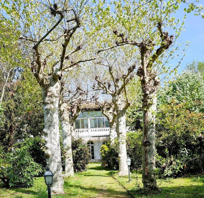 Maison - 214 m² - 8 pièces