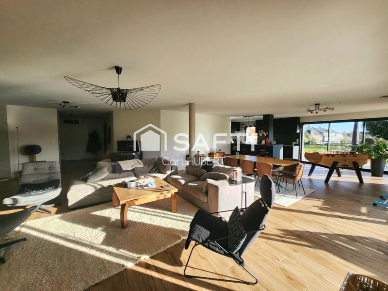 Maison - 300 m² - 8 pièces