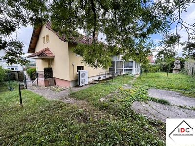 Maison - 165 m² - 9 pièces