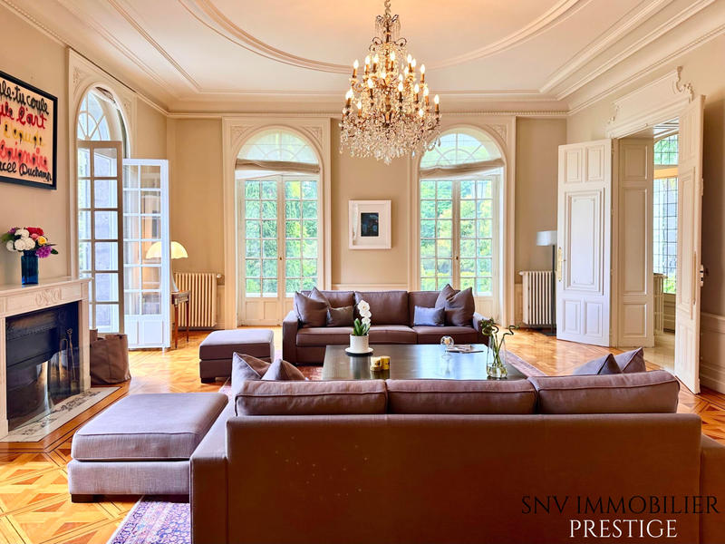 Château - 876 m² - 18 pièces