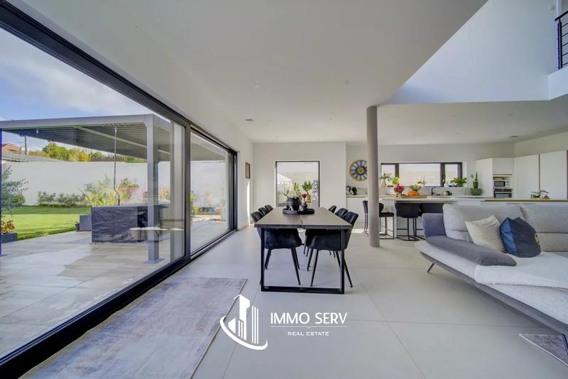 Villa - 260 m² - 7 pièces